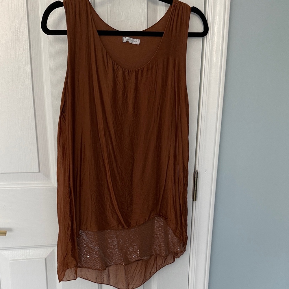 Women's Brown Sleeveless Scoop Neck Top